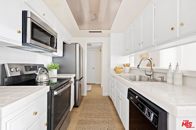 521 Montana Avenue, 305 photo 7