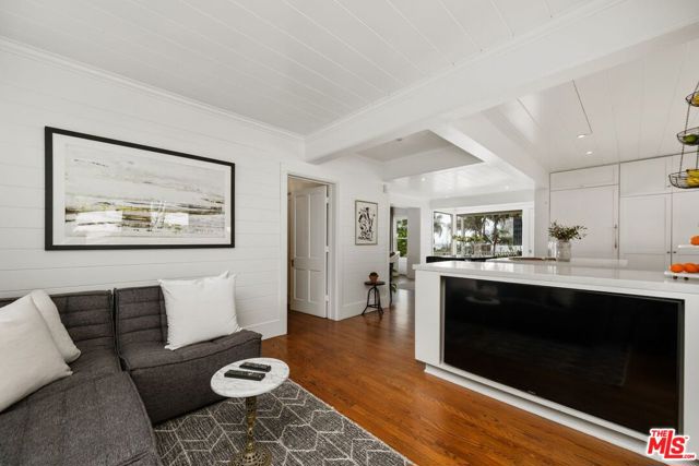 1231 Hilldale Avenue, Los Angeles CA: https://media.crmls.org/mediaz/e69a8b97-2db4-4dc0-82c8-08ff21120263.jpg
