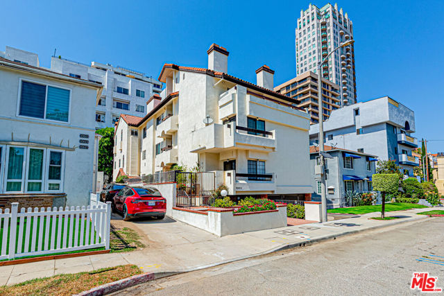10611 Ashton Avenue, Los Angeles CA: https://media.crmls.org/mediaz/e69b2fbf-10d4-453b-9eb4-9354543048a6.jpg