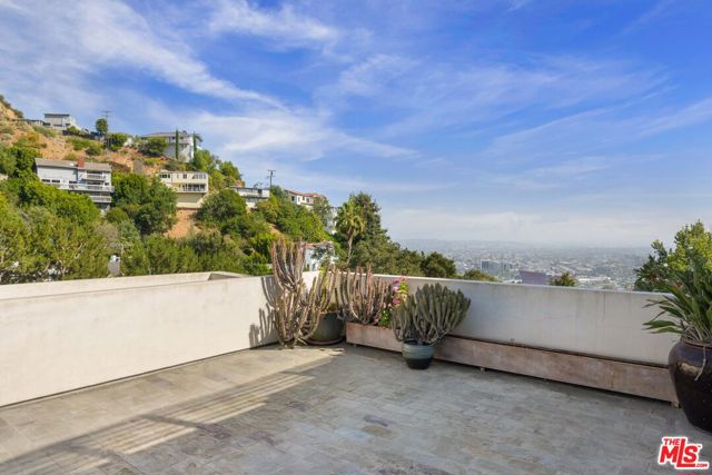 1573 Sunset Plaza Drive, Los Angeles CA: https://media.crmls.org/mediaz/e69ba13c-886d-4f0b-8e4e-c7f0c64b3542.jpg