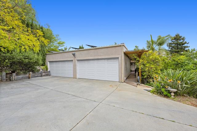 31619 21 Via Puerta Del Sol, Bonsall CA: https://media.crmls.org/mediaz/e69c641b-58de-46ee-8e66-4f8d62044849.jpg