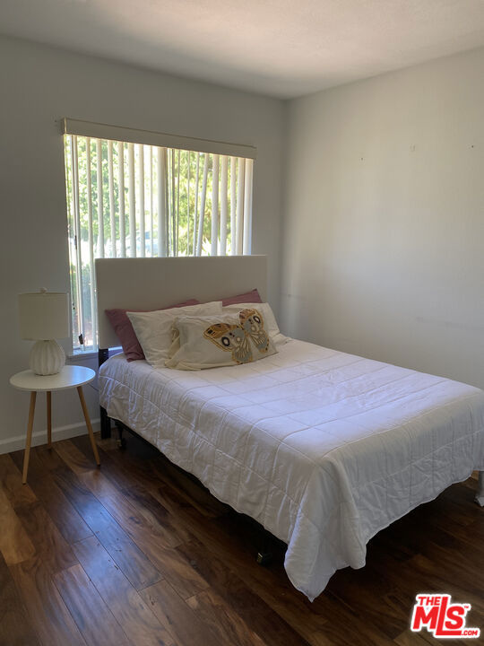 2252 Northpark Street, Thousand Oaks CA: https://media.crmls.org/mediaz/e69ce754-8f44-4641-8f7d-942da515f8e3.jpg