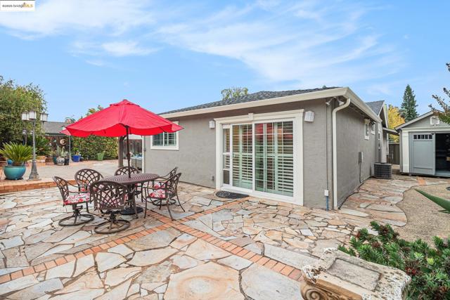 410 Kevin Ct, San Ramon CA: https://media.crmls.org/mediaz/e69d43b6-3cea-4e22-9184-d4b3e7bd3379.jpg
