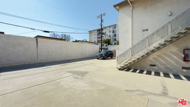 975 S Kingsley Drive, Los Angeles CA: https://media.crmls.org/mediaz/e69d8bdd-2806-4684-955f-b452fea2a75a.jpg