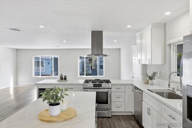 7023 San Bartolo Street, Carlsbad CA: https://media.crmls.org/mediaz/e69df3b8-247f-4054-8bf4-1f27a6187b3d.jpg