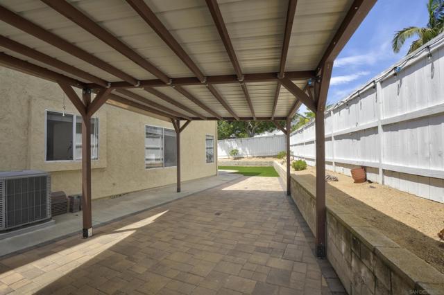 609 Rue Bayonne, Chula Vista CA: https://media.crmls.org/mediaz/e69e310f-bf9e-42c7-87f5-820de20fd801.jpg