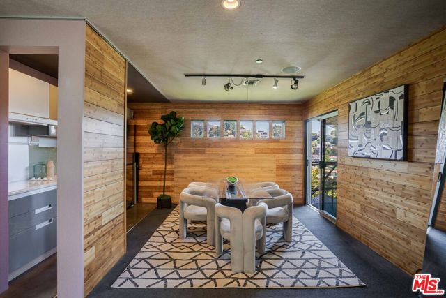 2528 Dearborn Drive, Los Angeles CA: https://media.crmls.org/mediaz/e69e31ce-0bb5-4952-8253-5d4c65acb388.jpg