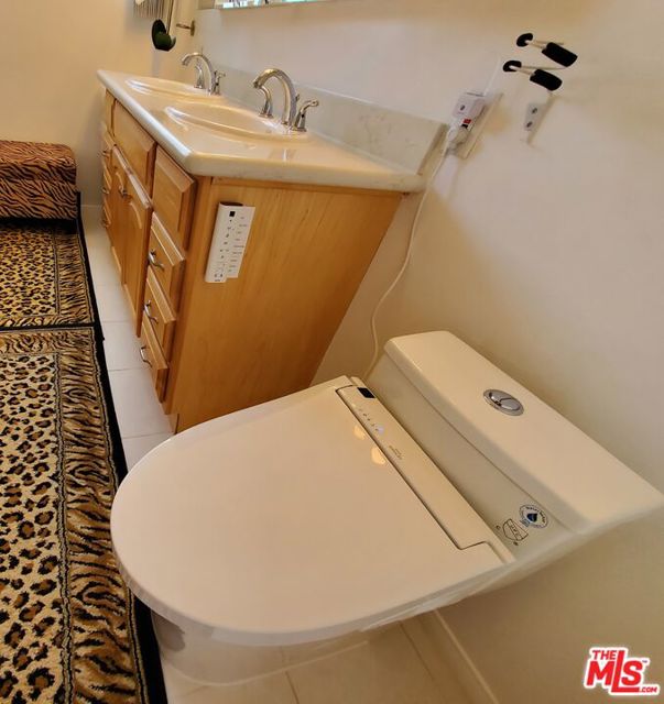 8130 Grimsby Avenue, Los Angeles CA: https://media.crmls.org/mediaz/e69e6e14-d783-4b5a-ab21-0f89ec0556d9.jpg