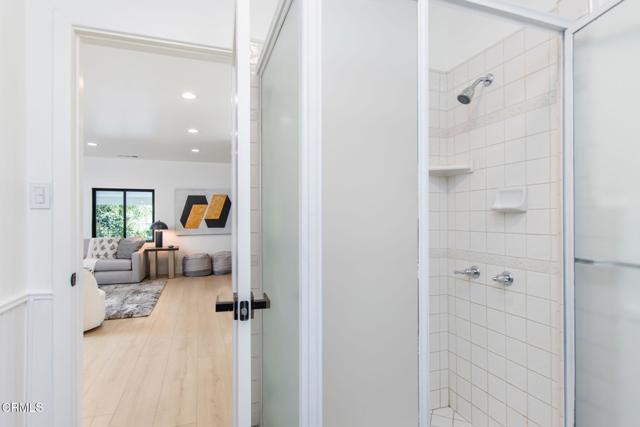 3015 Henrietta Avenue, La Crescenta CA: https://media.crmls.org/mediaz/e69eacca-f9f4-4b4a-9254-7c59700289cd.jpg