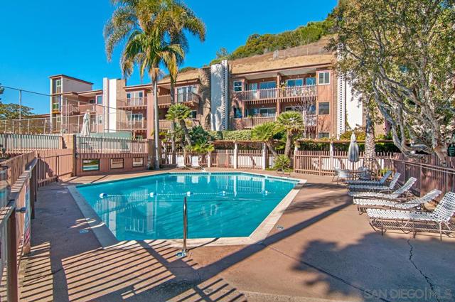 2600 TORRY PINES RD. #B27, La Jolla CA: https://media.crmls.org/mediaz/e69eb5cb-caec-42ec-9c30-60d76e2aaf1f.jpg