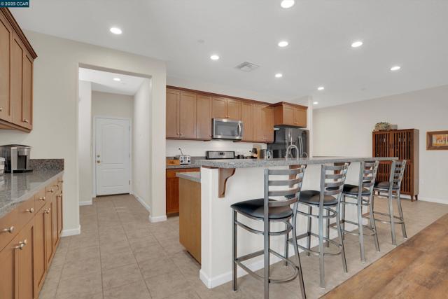 8275 Brookhaven Cir, Discovery Bay CA: https://media.crmls.org/mediaz/e69ee13a-4dd5-44bc-85d2-aa2a725a220d.jpg