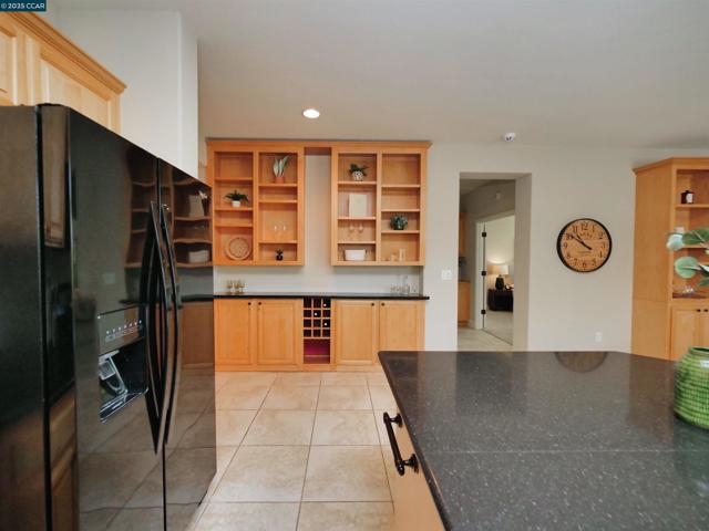 335 Suez Canal Lane, Sacramento CA: https://media.crmls.org/mediaz/e69eedd9-4193-4044-aae6-44b20a43decd.jpg