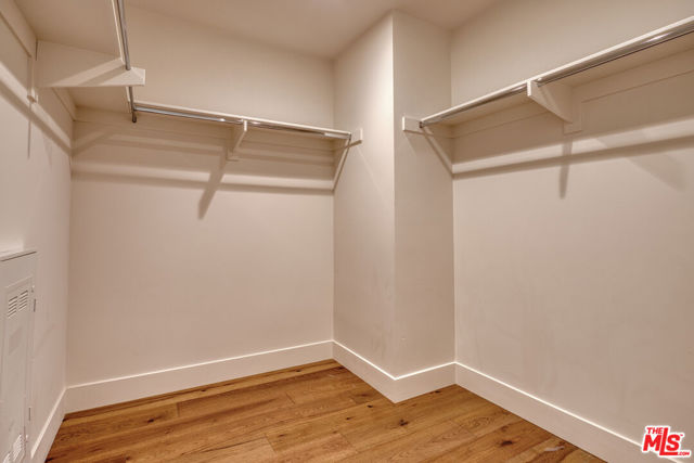 411 S Hamel Road, Los Angeles CA: https://media.crmls.org/mediaz/e69f451a-479d-40b0-a798-9cf460ad637b.jpg