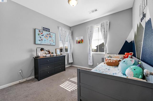 1589 Friendly St, Manteca CA: https://media.crmls.org/mediaz/e69f4bd2-f009-49c4-8c3f-01895180ee3e.jpg