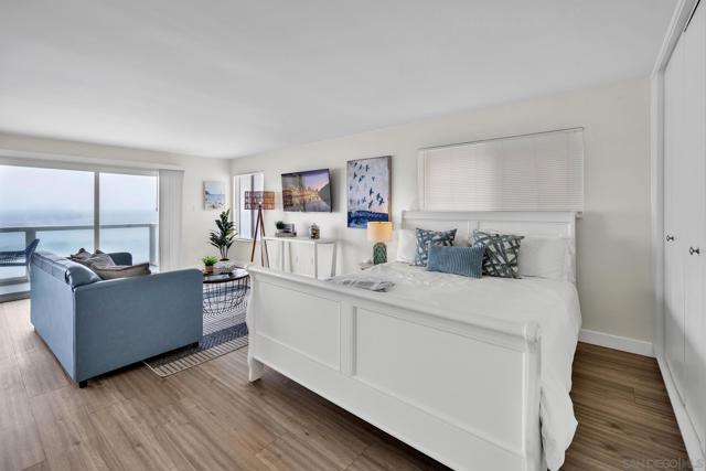 1123 25 S Pacific Street, Oceanside CA: https://media.crmls.org/mediaz/e69f9c86-5c5f-488f-894e-9d0d22b4c677.jpg