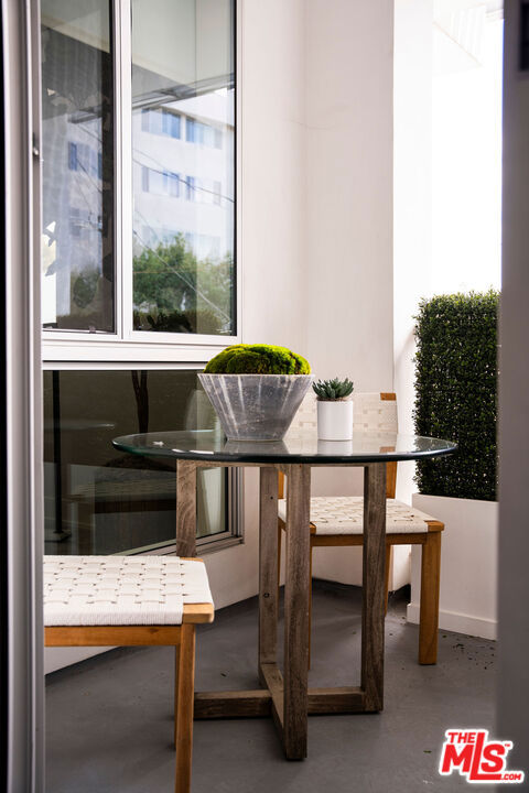 460 N Palm Drive, Beverly Hills CA: https://media.crmls.org/mediaz/e69fac3f-bfde-4c66-ae04-fbcbb2d15919.jpg
