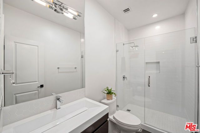 4148 Sunswept Drive, Studio City CA: https://media.crmls.org/mediaz/e69fe315-4e9b-467a-b824-16f242a372fc.jpg