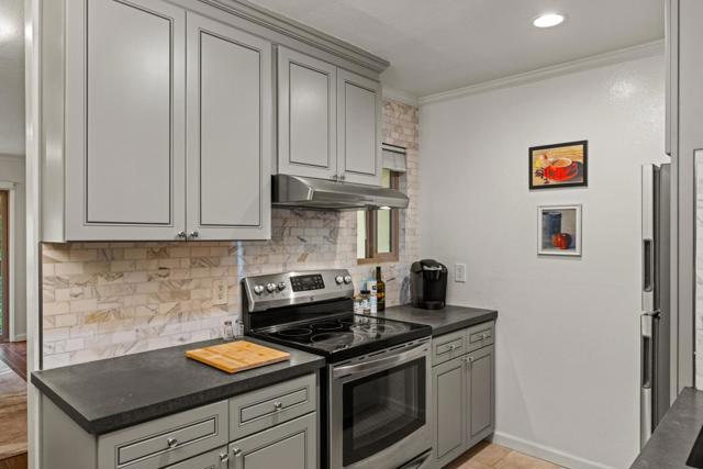 3309 Golden Oaks Lane, Monterey CA: https://media.crmls.org/mediaz/e6a0a1d6-a5a1-4424-b822-ec4751364815.jpg