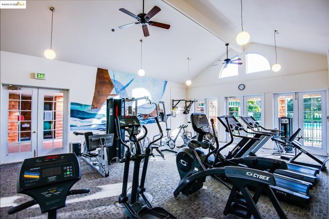 1400 Pinnacle Ct, Richmond CA: https://media.crmls.org/mediaz/e6a0c6ae-5874-43c7-a5e0-d751b6d93347.jpg