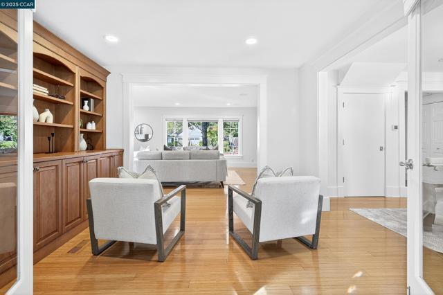 1206 Rimer Dr, Moraga CA: https://media.crmls.org/mediaz/e6a0dd1a-0683-4f7f-90b8-d36d879cdb45.jpg