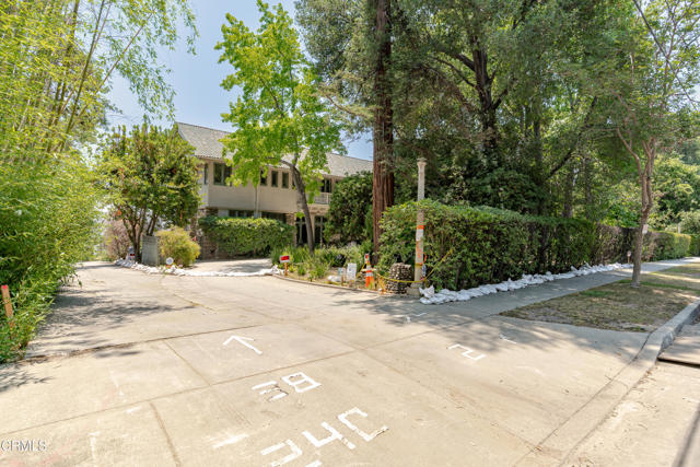 240 E Mendocino Street, Altadena CA: https://media.crmls.org/mediaz/e6a17973-ccba-43a4-ac25-08490433bdd6.jpg