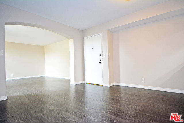 750 N Kings Road, West Hollywood CA: https://media.crmls.org/mediaz/e6a1b47f-eecd-4dcf-8535-a37db289149c.jpg