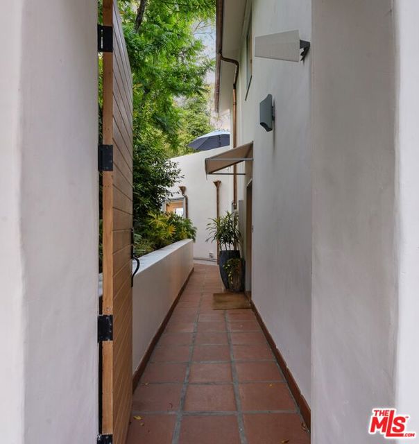 8701 Wonderland Park Avenue, Los Angeles CA: https://media.crmls.org/mediaz/e6a3869b-762d-4388-b669-06dabc949dfe.jpg