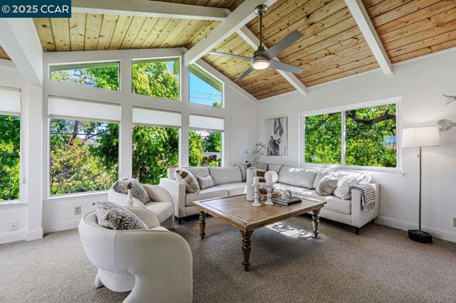 3338 Carlyle Ter, Lafayette CA: https://media.crmls.org/mediaz/e6a3dbd4-a73b-49ce-a749-d6d08a42cacc.jpg