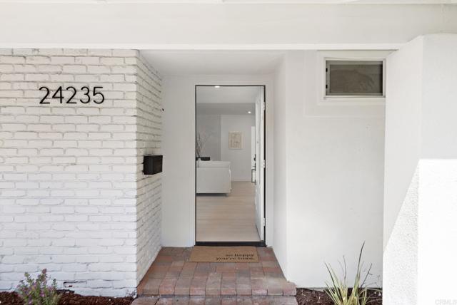 24235 Via Aquara Ave, Laguna Niguel CA: https://media.crmls.org/mediaz/e6a3e8e1-edb1-4600-a538-385d4784e362.jpg