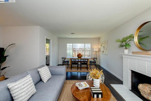 1366 Hansen Ave, Alameda CA: https://media.crmls.org/mediaz/e6a3f82b-f5b7-4f1f-9037-59b862a06b28.jpg