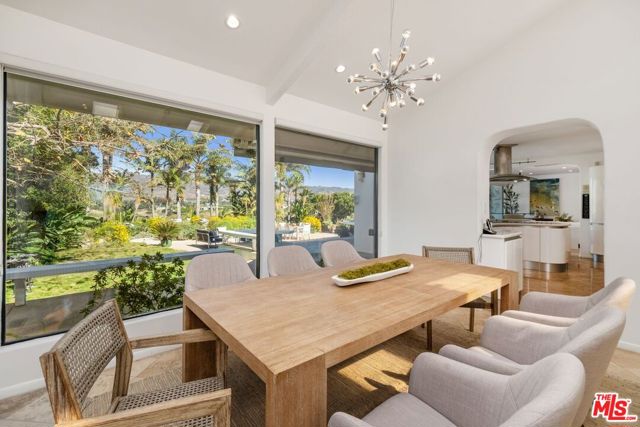 29417 Bluewater Road, Malibu CA: https://media.crmls.org/mediaz/e6a426fc-6beb-4257-8a23-531e02e3c2c4.jpg