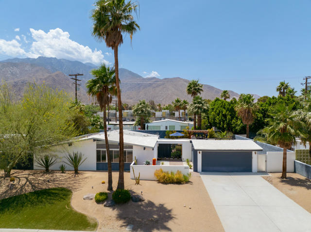 2845 E Wyman Drive, Palm Springs CA: https://media.crmls.org/mediaz/e6a48c61-5046-4f77-a0a2-0fe94a4574b7.jpg