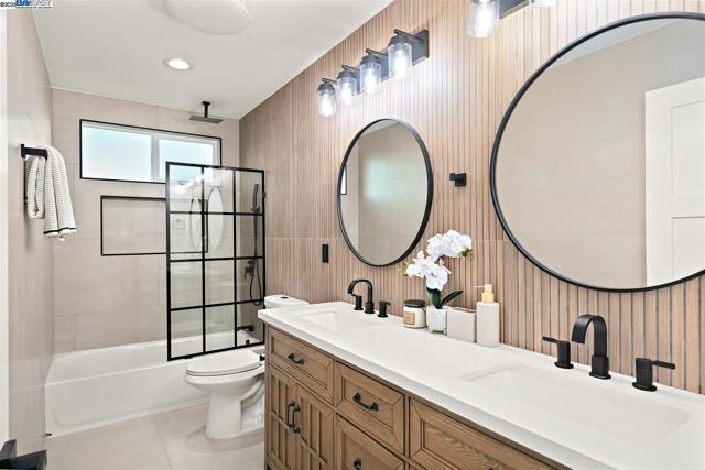 3198 Vintage Crest Dr, San Jose CA: https://media.crmls.org/mediaz/e6a4b838-ba92-49ff-a1e8-8286f8efaec5.jpg