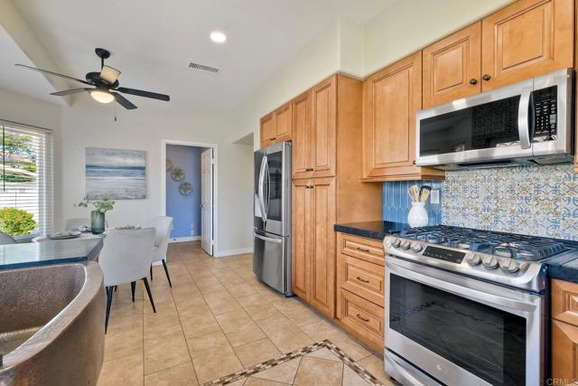 4956 Lamia Way, Oceanside CA: https://media.crmls.org/mediaz/e6a4ff30-70b1-4ff2-bc9c-735e8268aaf8.jpg