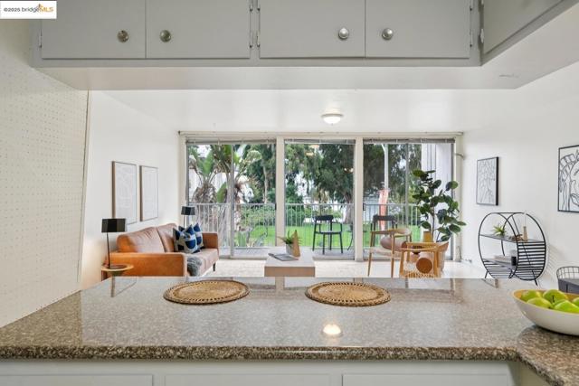 1425 Lakeside DR, Oakland CA: https://media.crmls.org/mediaz/e6a55ce3-f49e-4baf-8c47-526f87ab1134.jpg