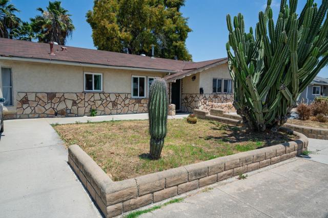 9530 Galston Drive, Santee CA: https://media.crmls.org/mediaz/e6a5826c-1c15-4e1f-b7a7-bd4976ed4987.jpg
