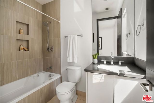 616 N FULLER Avenue, Los Angeles CA: https://media.crmls.org/mediaz/e6a66851-282f-4f0d-9020-d81829bbbde6.jpg