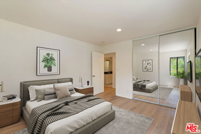 22960 Cass Avenue, Woodland Hills CA: https://media.crmls.org/mediaz/e6a6d267-2253-4b22-ae9c-b997443c158a.jpg