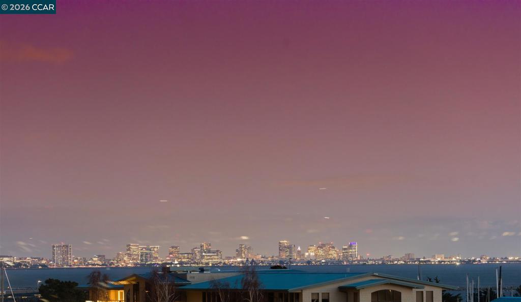https://media.crmls.org/mediaz/e6a6dd00-73b5-4c35-9963-e479c9e4b421.jpg?preset=X-Large