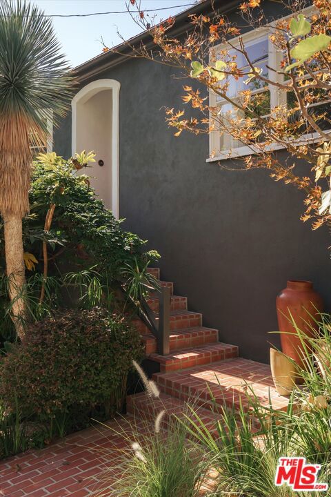 5922 Tuxedo Terrace photo 3