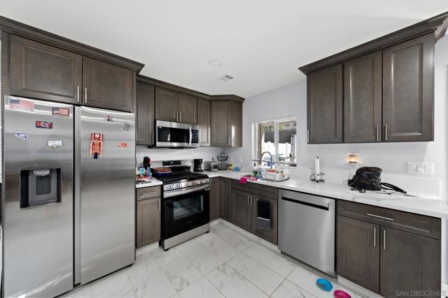 619 Dorothy St, El Cajon CA: https://media.crmls.org/mediaz/e6a7b35f-e069-412f-9c67-03a484e99f64.jpg