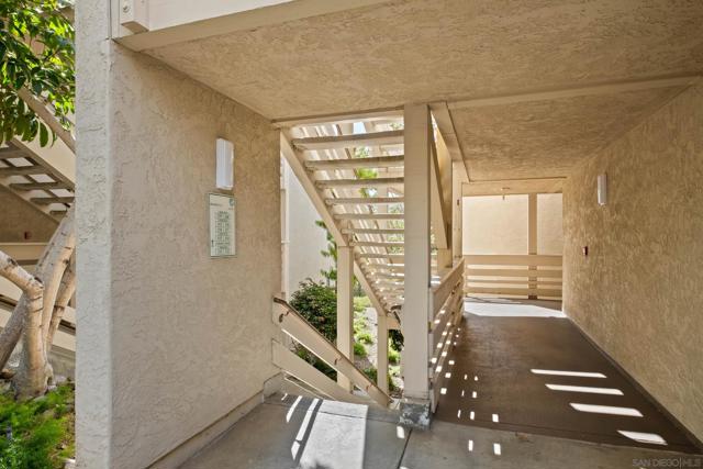 11325 Affinity Ct, San Diego CA: https://media.crmls.org/mediaz/e6a7d54e-99f6-4590-85bc-abb7e710a63b.jpg