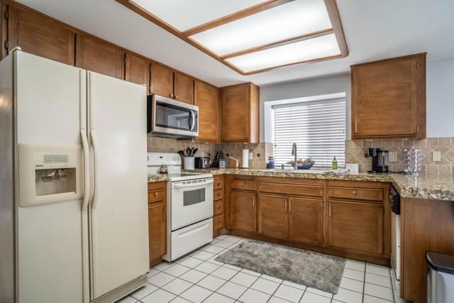 Image 13 of 62 For 43954 Via Granada