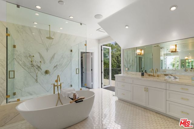 15515 Collina Strada, Los Angeles CA: https://media.crmls.org/mediaz/e6a848b8-ac73-4704-bf43-5ca9faa7cf33.jpg