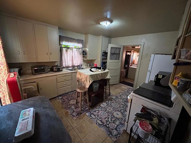 31 10th Street, Greenfield CA: https://media.crmls.org/mediaz/e6a8ada7-65bf-47b7-8135-2b7d37099a63.jpg