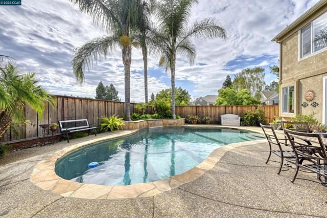 713 Tennyson Dr, Livermore CA: https://media.crmls.org/mediaz/e6a8ddef-b489-4eae-8b1e-e1b00d159b73.jpg