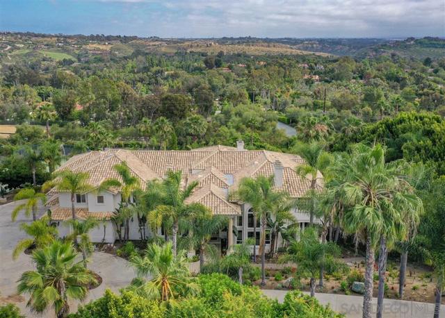 7302 Vista Rancho Ct., Rancho Santa Fe CA: https://media.crmls.org/mediaz/e6a908ed-3a33-493e-ad66-884eb5bd22ed.jpg