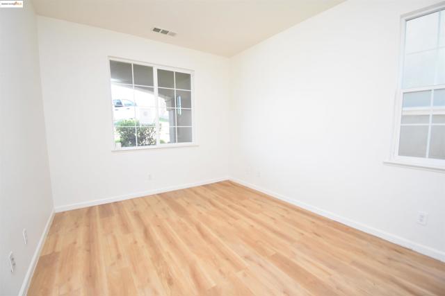 127 Delta Vista Ln, Pittsburg CA: https://media.crmls.org/mediaz/e6a9a178-a6d9-4623-ae9e-381b524dfbee.jpg