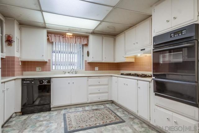 14215 Pecan Park Ln, El Cajon CA: https://media.crmls.org/mediaz/e6a9af8d-f8d3-4f9e-915a-863f2436d1fd.jpg