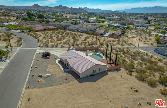 16185 Viho Road, Apple Valley CA: https://media.crmls.org/mediaz/e6a9c1ac-14f5-4949-b815-a48a825f71b7.jpg